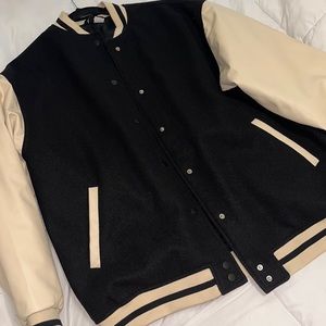 Baseball jacket, gently worn, super fashionable. A mens size but can be Unisex